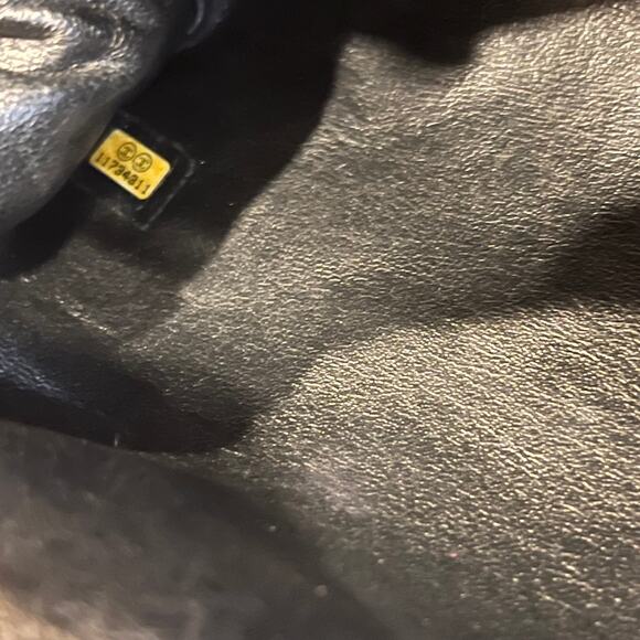 CHANEL Timeless Quilted Caviar Clutch - Picture 9 of 10